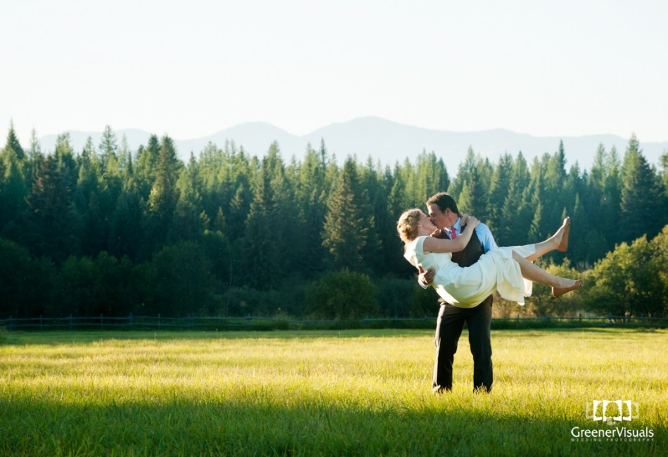 northwest-montana-wedding-couple-kiss-Best-of-2014-Wedding