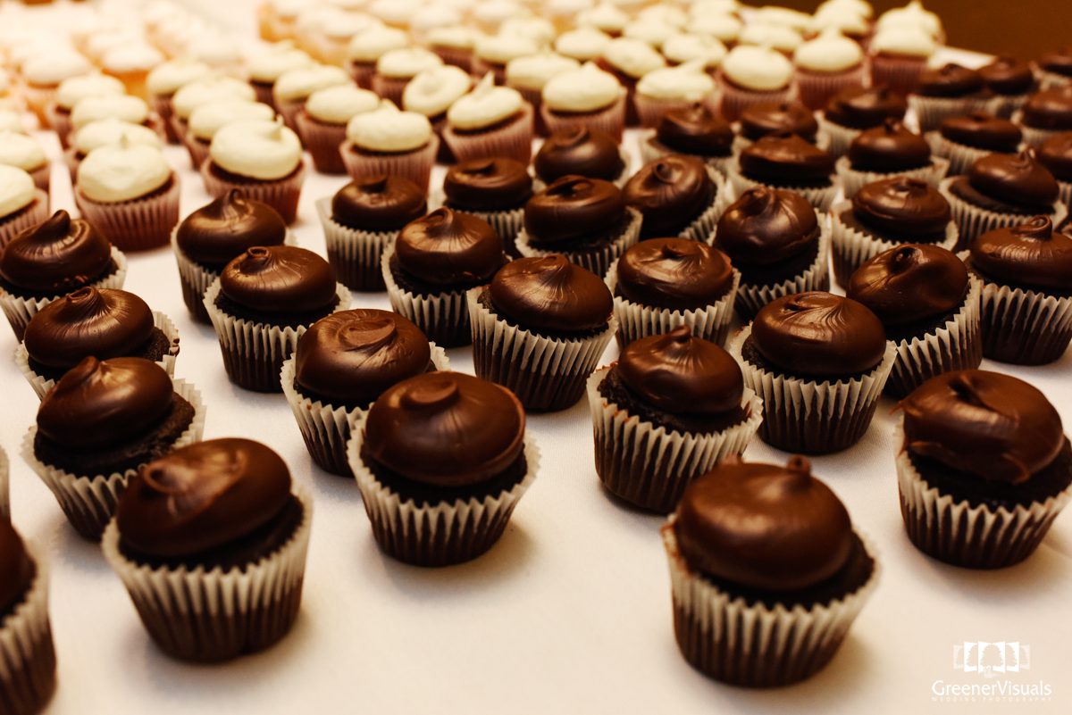 vanilla-chocolate-cupcakes-at-Bridal-Event-in-Bozeman