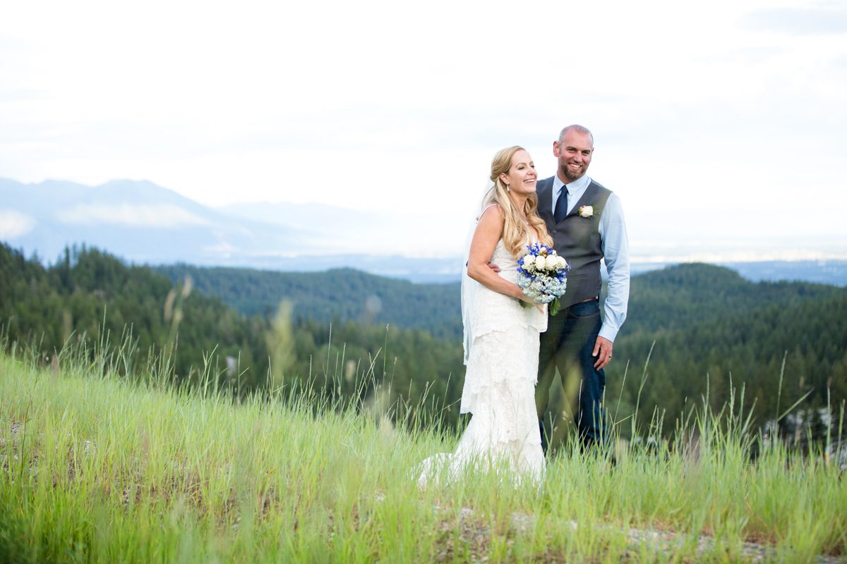 mountain-top-wedding-couple-at-Whitefish-Mountain-Resort-Wedding