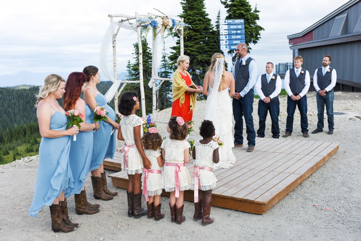 bridal-party-watches-mountain-top-ceremony-at-Whitefish-Mountain-Resort-Wedding