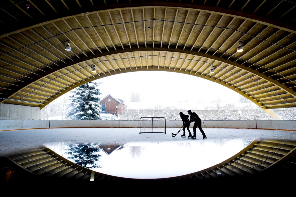 engaged-couple-playing-hockey-during-Bogert-Park-Snowstorm-Portraits
