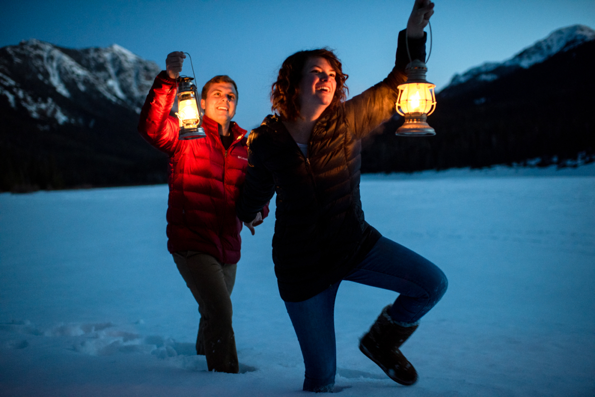 engaged-couple-hike-with-oil-lanterns-during-Hyalite-stargazing-engagement-portraits
