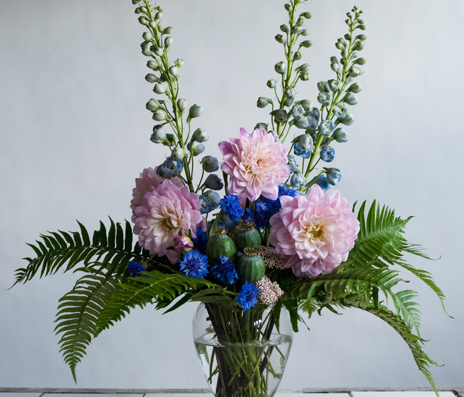 flower-arrangement-on-white-table-Wild-Blume-Floral-Design