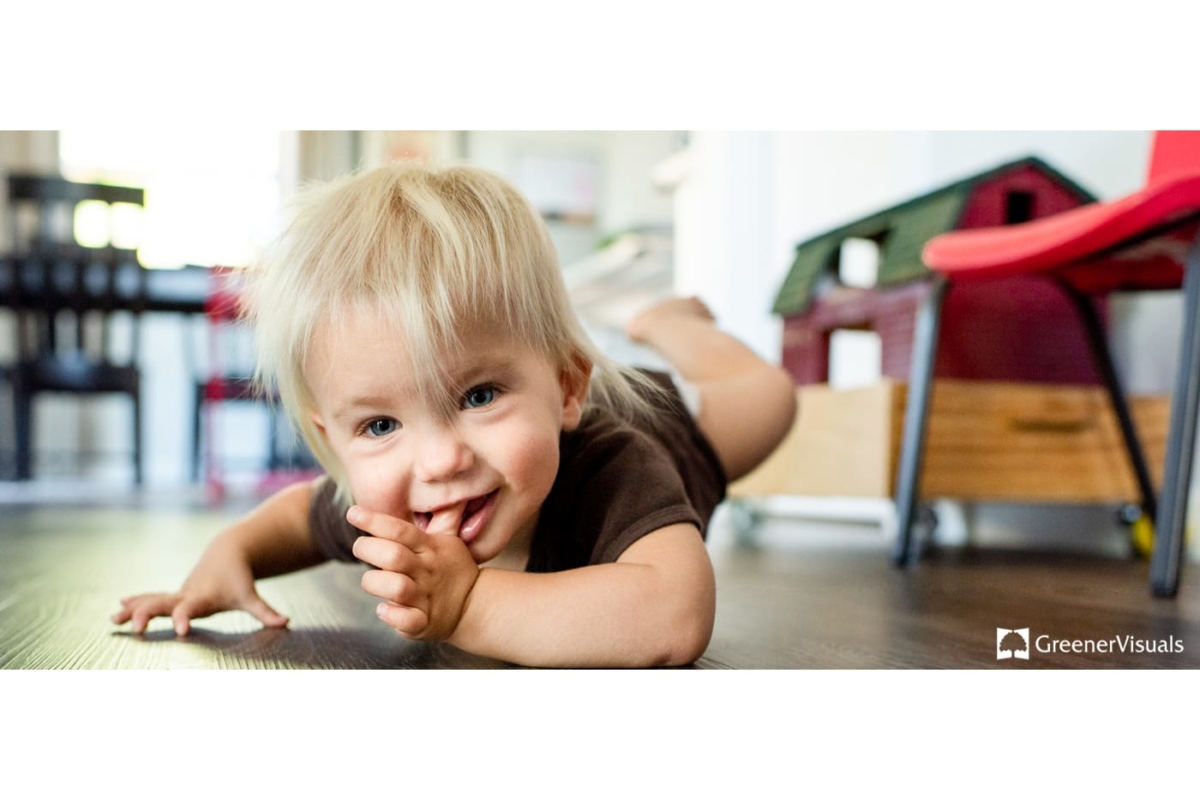 Toddler-Playing-Crawling-Homelife-Family-Portrait-Photography