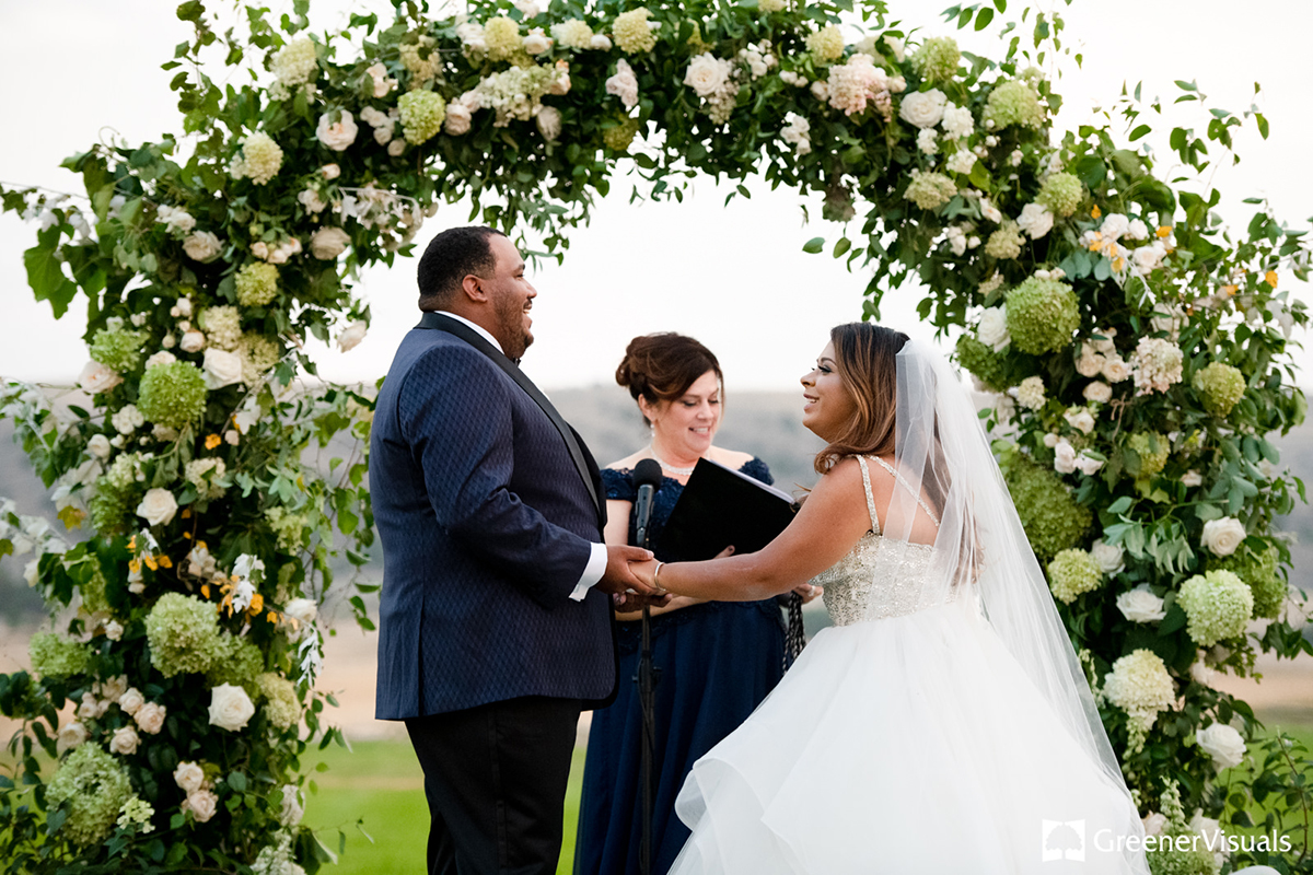couple-says-vows-under-rose-archway