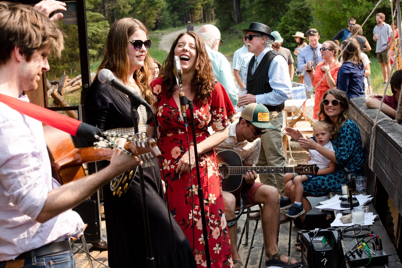 singing-Bluegrass-Band-Maverick-Mountain-Wedding