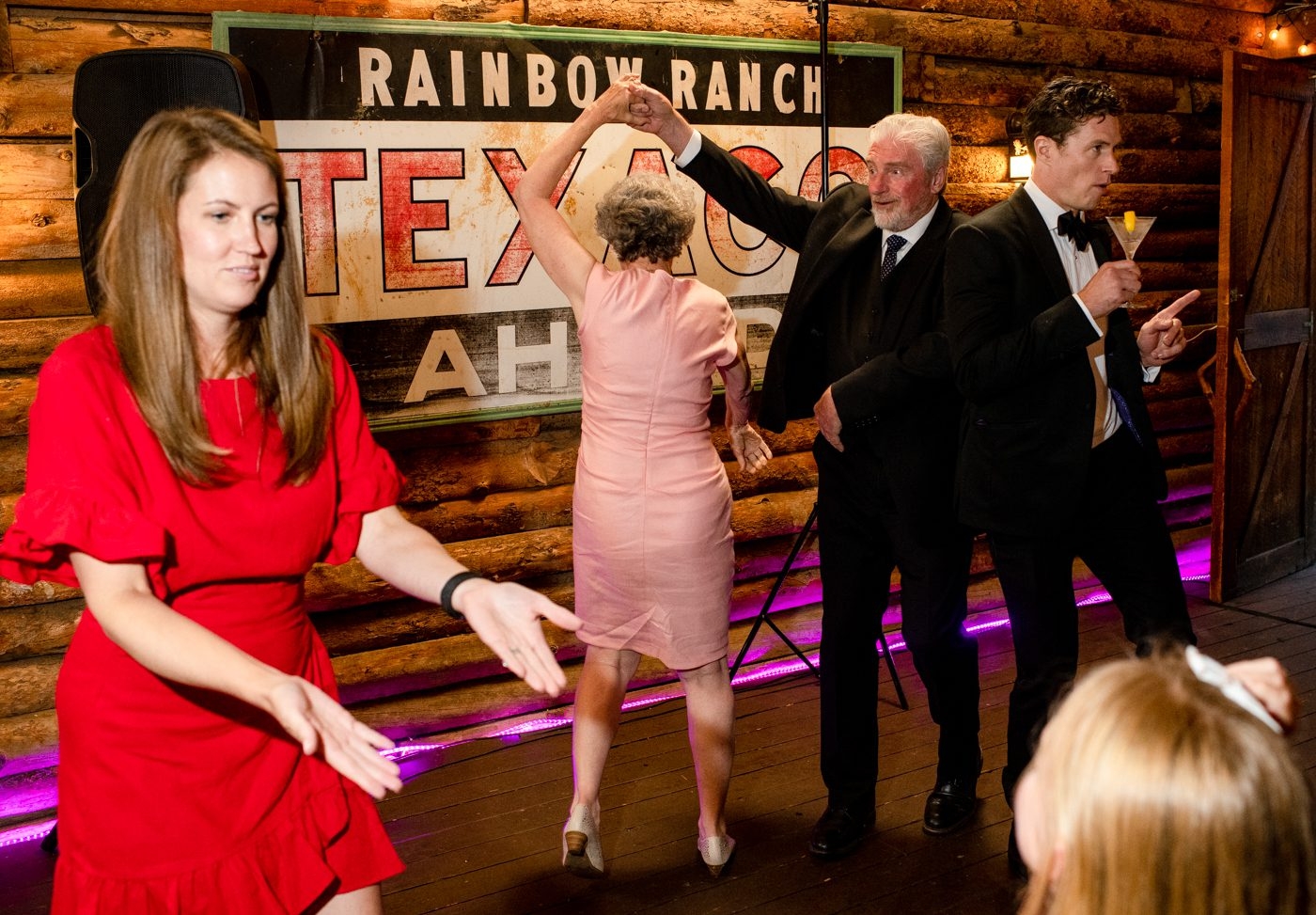 Dancing-Rainbow-Ranch-Lodge-Wedding-Photos-Greener-Visuals