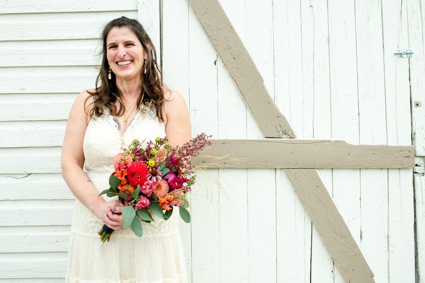 Star-M-Barn-Wedding-Day-Bride-with-bouquet
