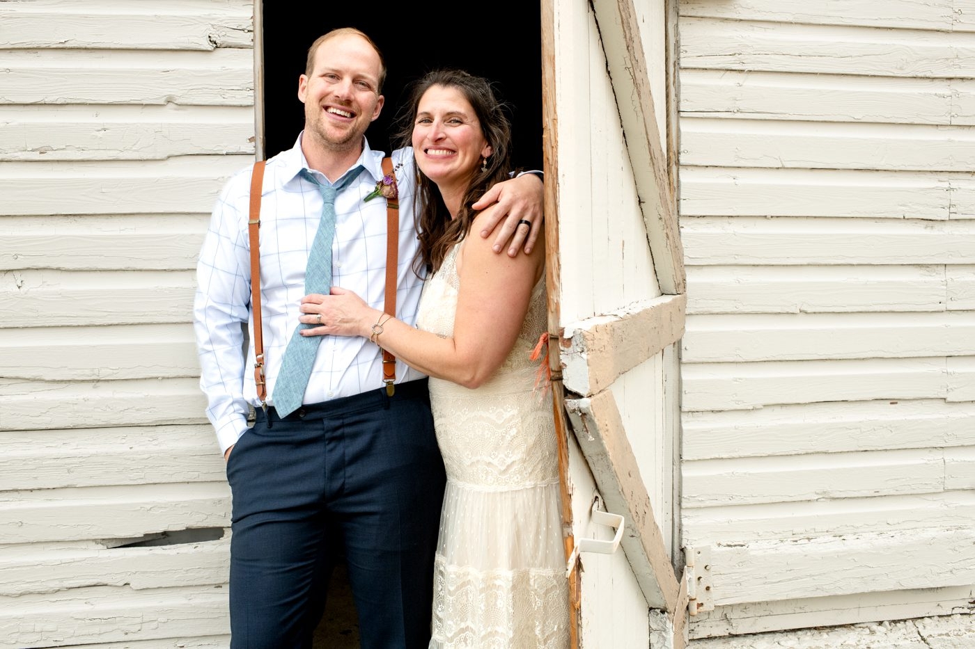 Star-M-Barn-Wedding-Day-Couple-Portrait-Photos