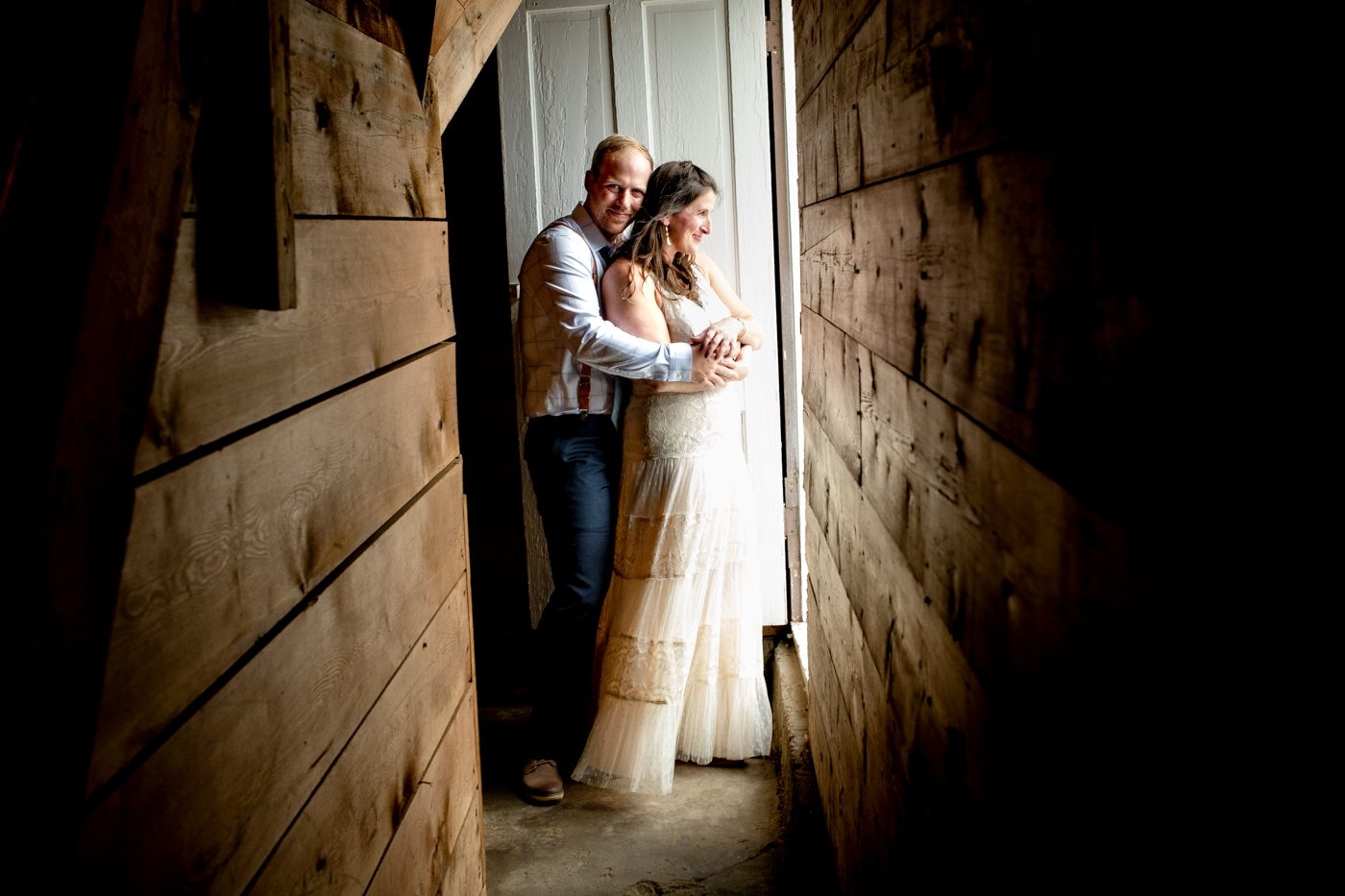 Star-M-Barn-Wedding-Day-Couple-Portrait-Photos