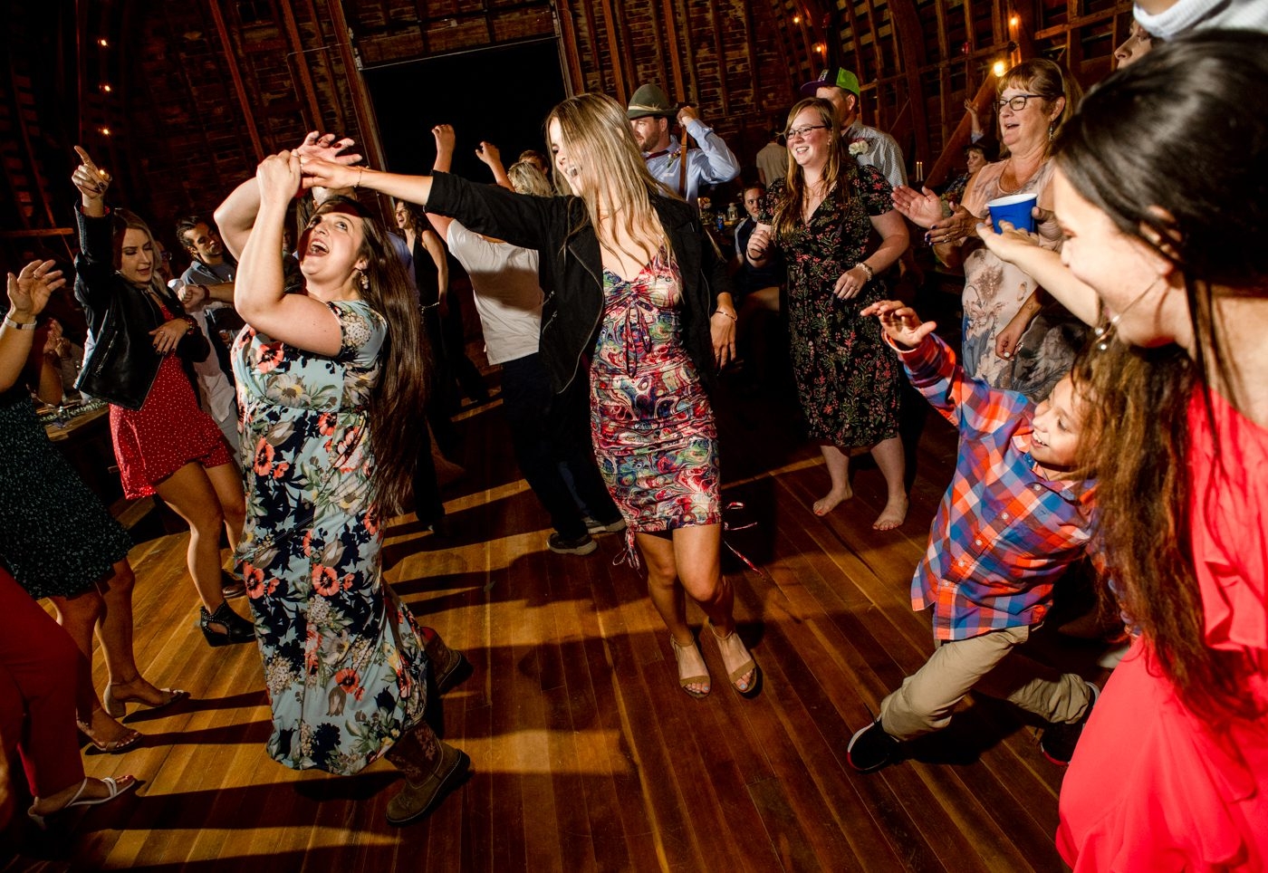 Star-M-Barn-Wedding-Day-reception-dancing