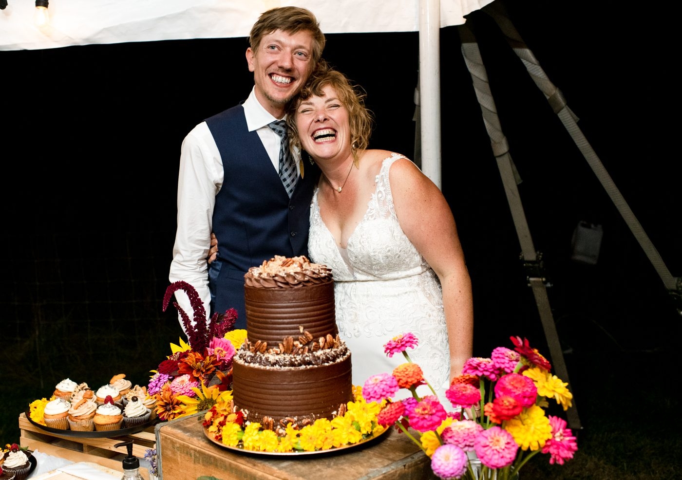 Frenchtown-Montana-Fall-Farm-Wedding-cake-cutting