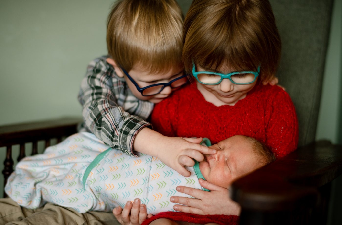 Siblings-holding-new-baby-brother-Anchorage-Alaska-Family