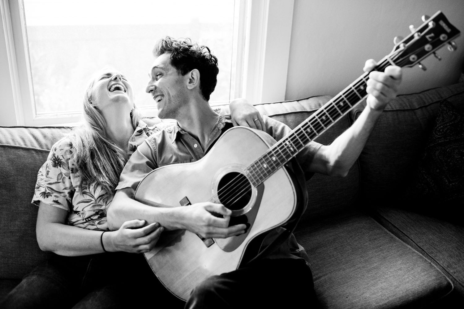Guitar-Serenade-Laughing-Portland-Oregon-Destination-Couples-Portrait-Greener-Visuals