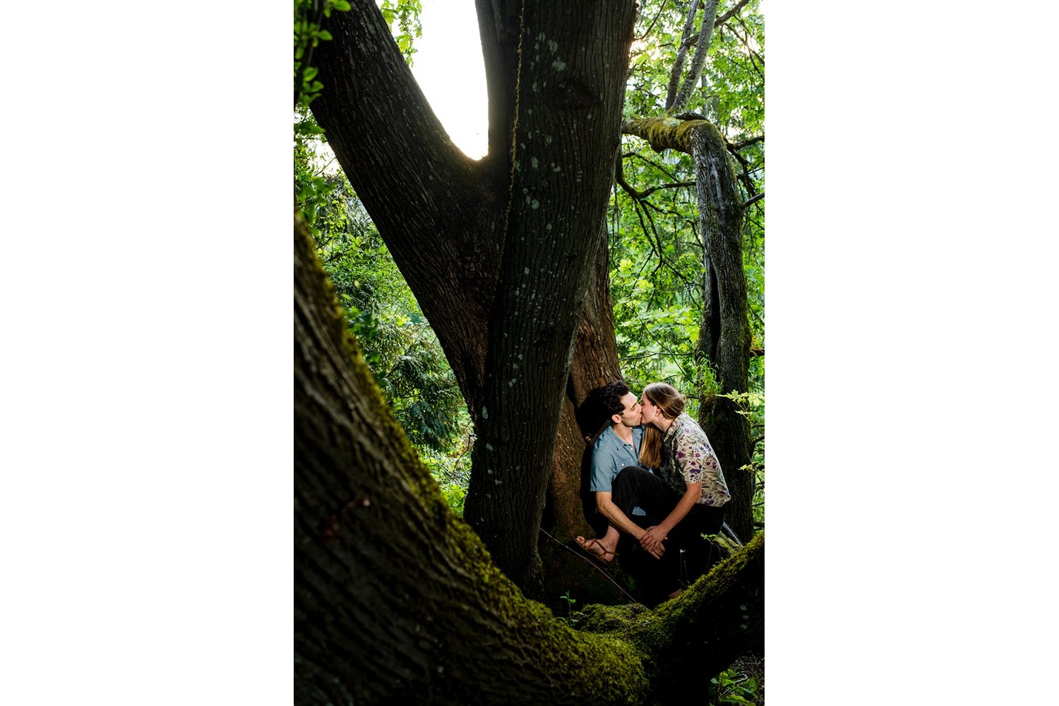 Lovers-Embrace-Portland-Oregon-Destination-Couples-Portrait-Greener-Visuals