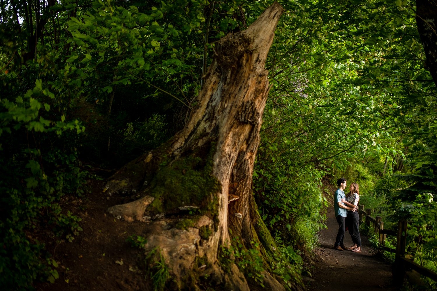 Hiking-Trail-Portland-Oregon-Destination-Couples-Portrait-Greener-Visuals