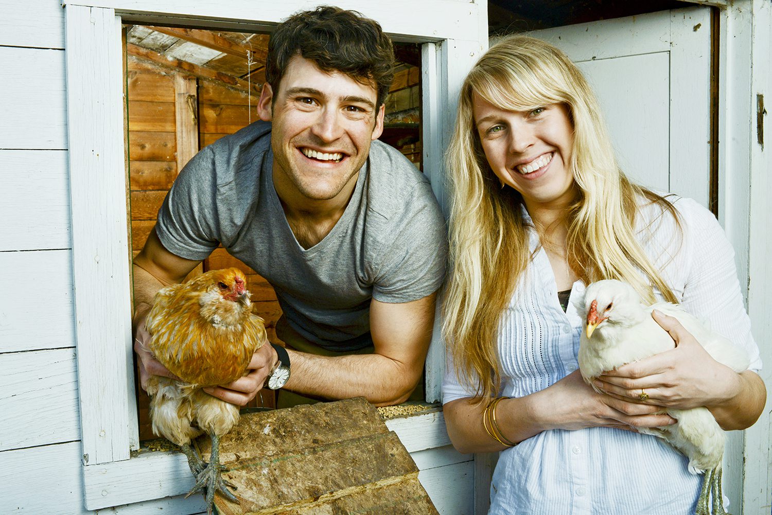 Backyard-Chickens-Couples-Portrait-Photographer
