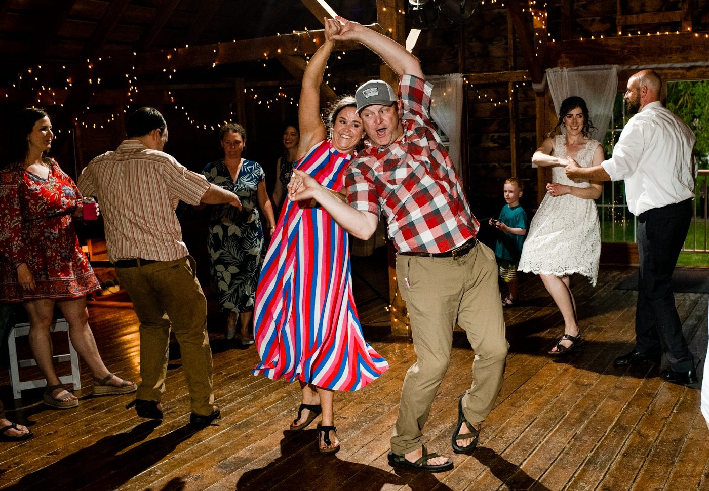 Roys-Barn-Wedding-Reception-Guests-Dancing-Twirl