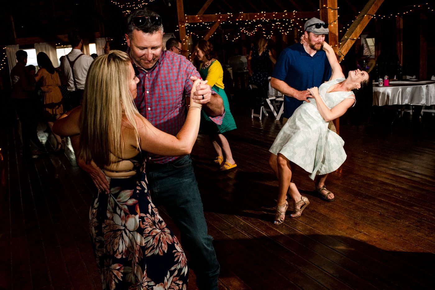 Roys-Barn-Wedding-Reception-Guests-Dancing-Dip