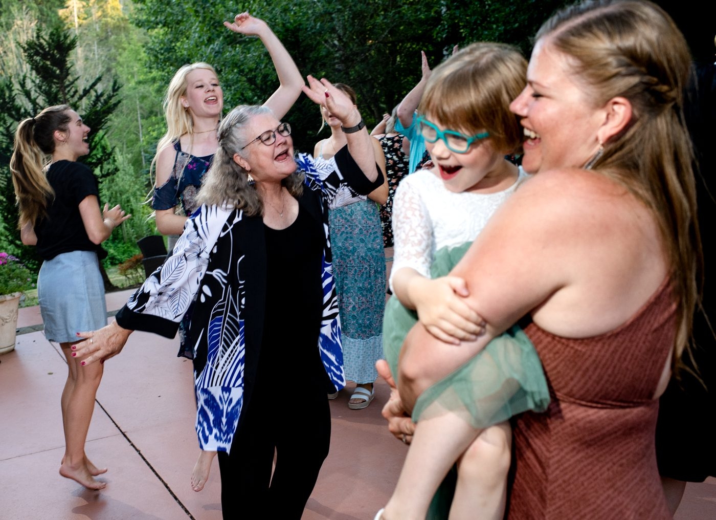 dancing-and-singing-wedding-reception-with-kids