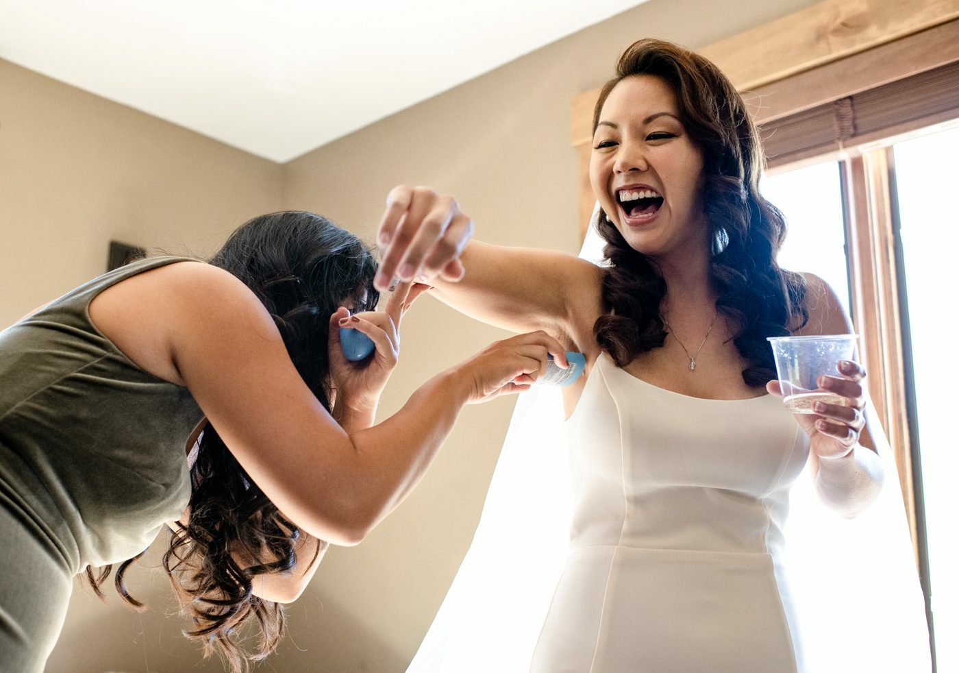 bride-last-minute-touch-up-at-Skyview-at-Fall-River-Village-Resort-Estes-Park-Colorado-wedding