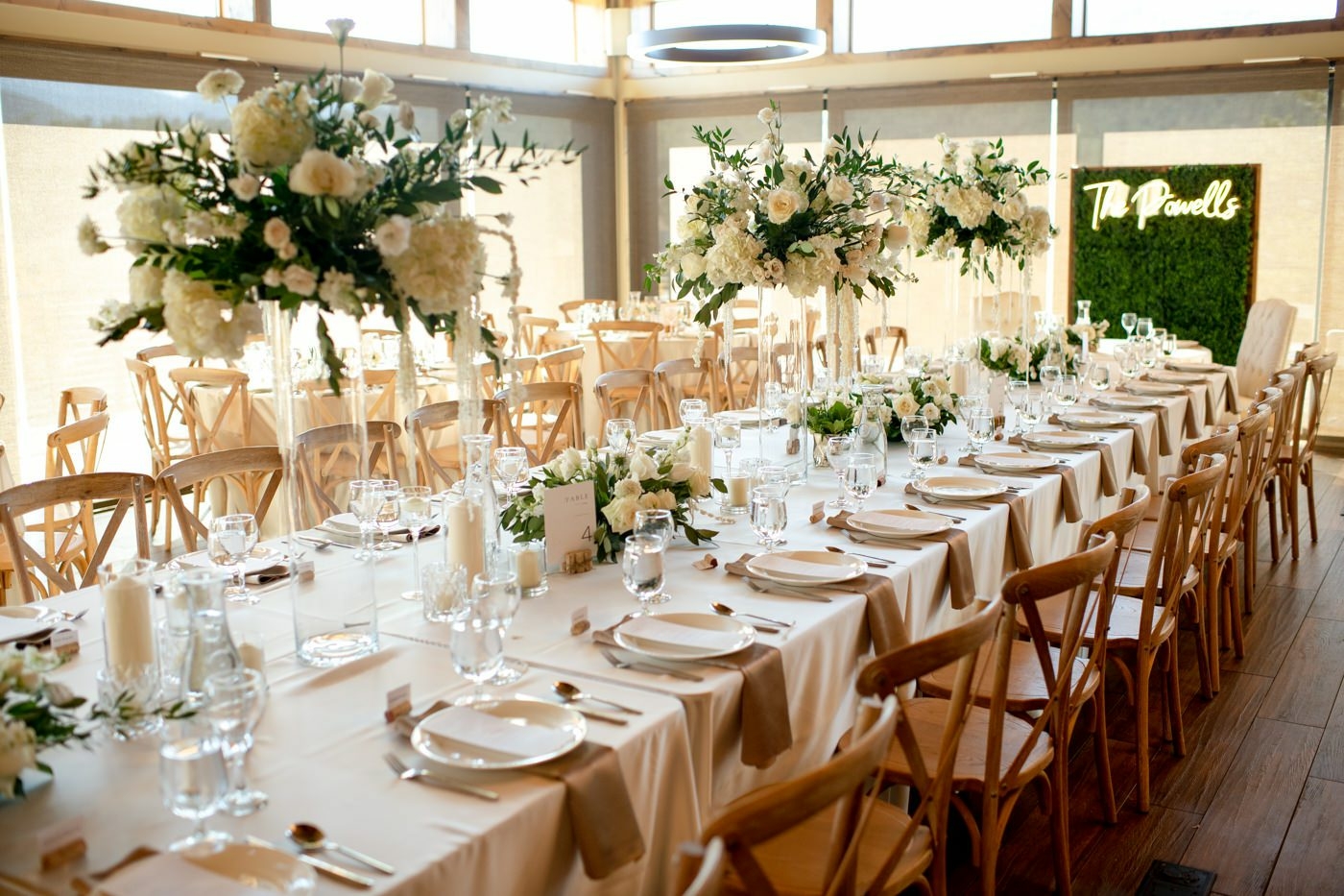 wedding-table-setting-at-Skyview-at-Fall-River-Village-Resort