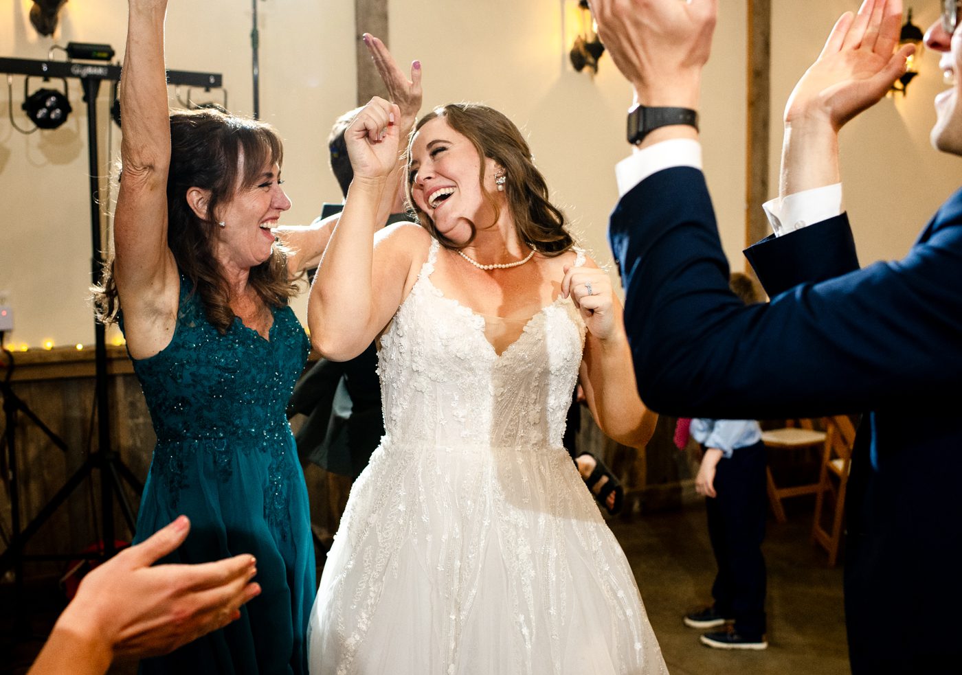 bride-dances-with-mother-at-The-Woodlands-at-Cottonwood-Canyon