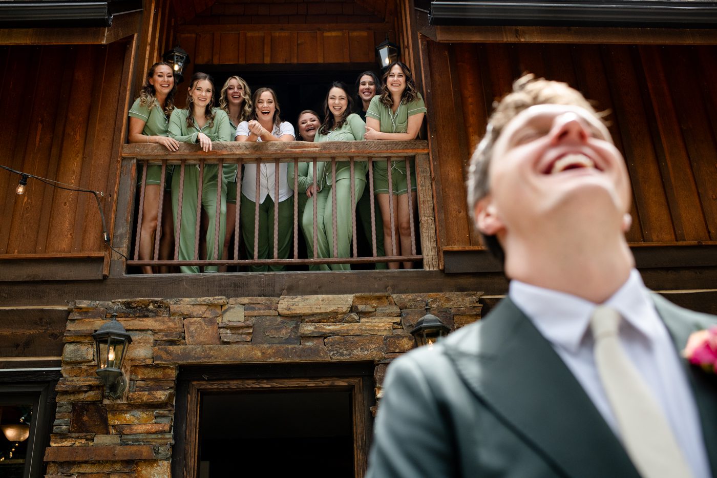 bride-with-bridesmaids-sneek-a-peek-at-groom-The-Woodlands-at-Cottonwood-Canyon