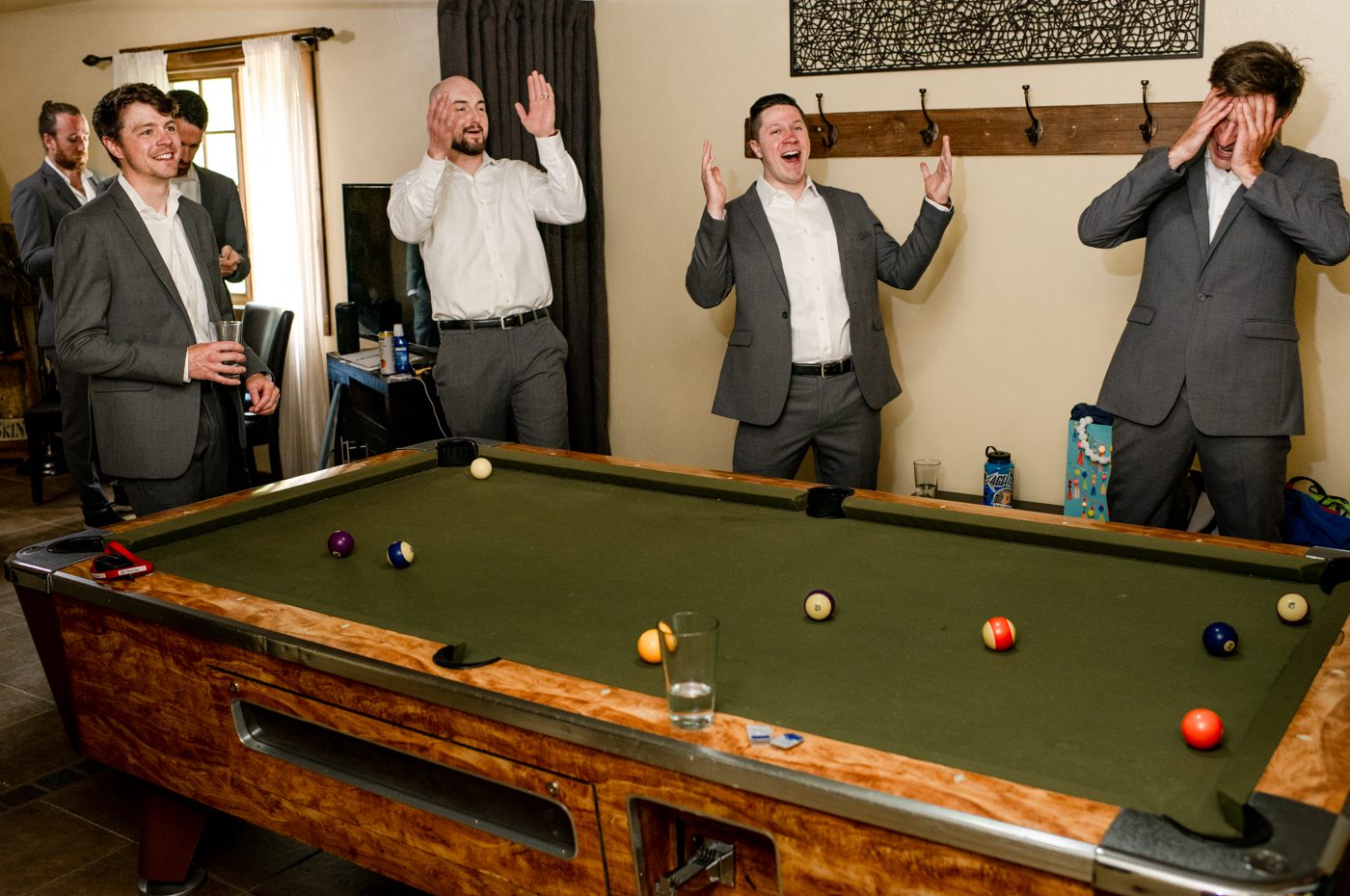 groomsmen-loses-on-eight-ball-The-Woodlands-at-Cottonwood-Canyon