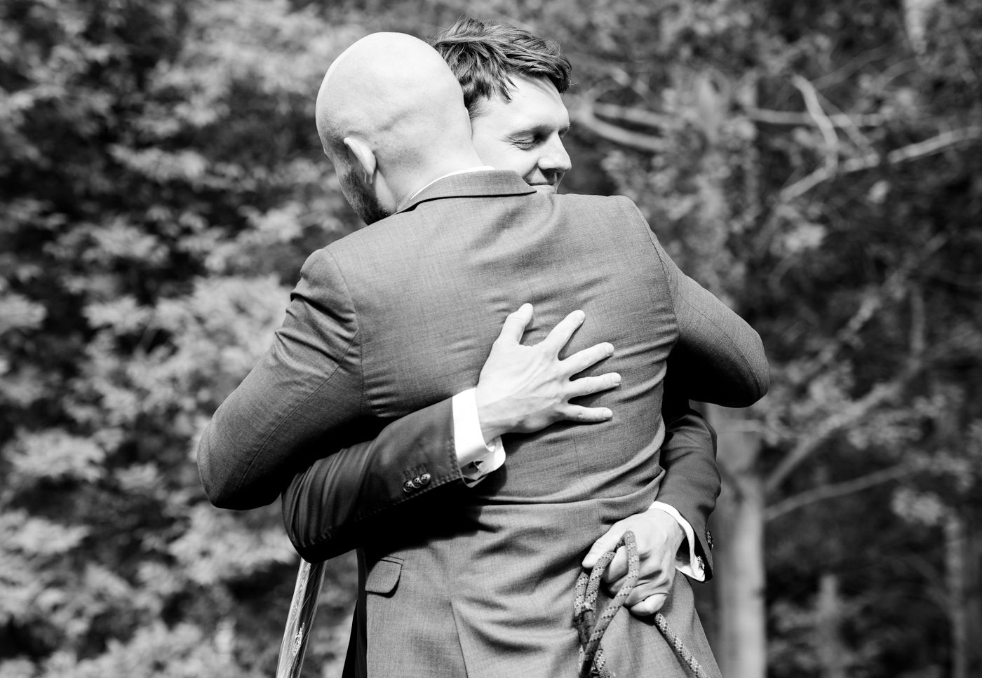 hugging-the-groom-during-wedding-ceremony-The-Woodlands-at-Cottonwood-Canyon
