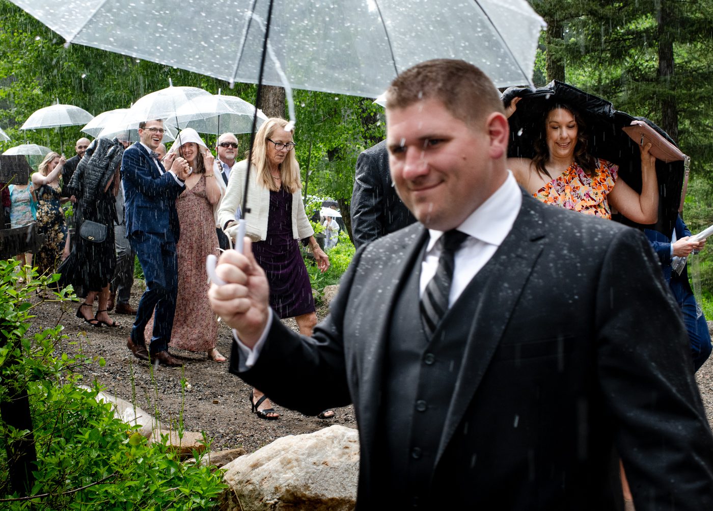 wedding-guests-in-rainstorm-at-The-Woodlands-at-Cottonwood-Canyon