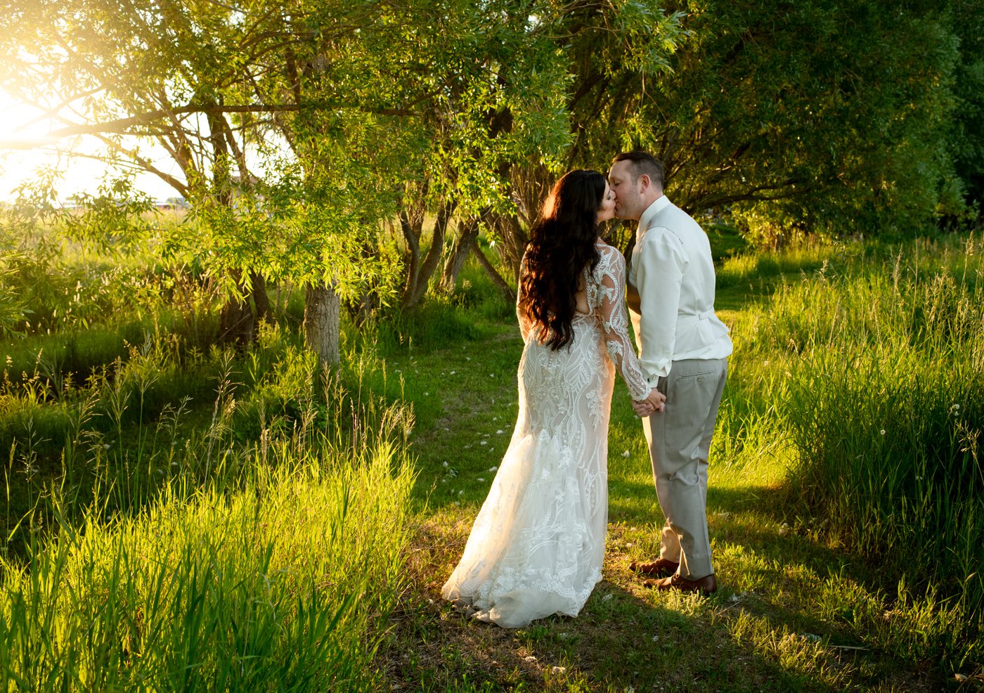sunset-kissing-wedding-couple-at-Roys-barn-Bozeman